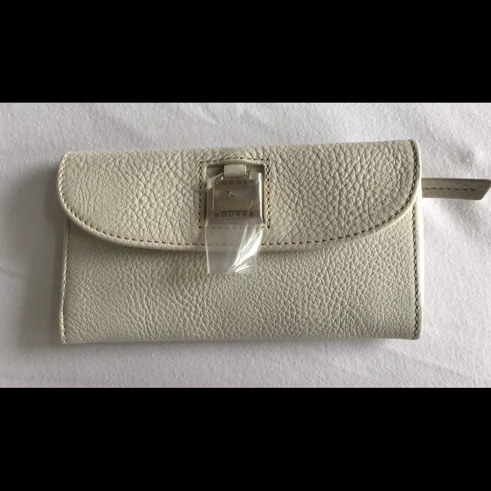 NWT Dooney & Bourke White/Ivory Wallet